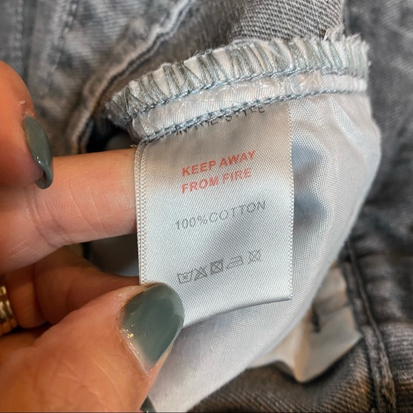 In The Style x Fashion Influx straight leg jean with split hem detail in gray 8 - Picture 7 of 8